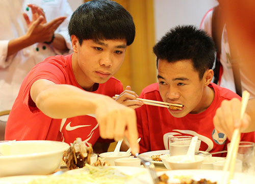 U19 Việt Nam ăn 3 triệu đồng/ngày