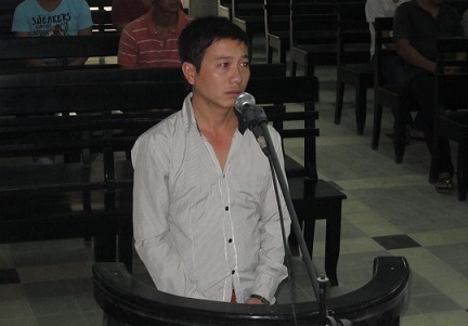 Dùng mã tấu chém bạn vì... hết gas nấu mỳ