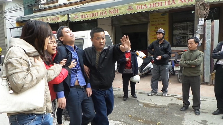 Clip: Nghi phạm tự sát sau khi giết chết 2 người ở Hà Nội