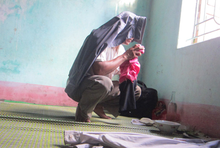 Bóc mẽ thầy mo làm 