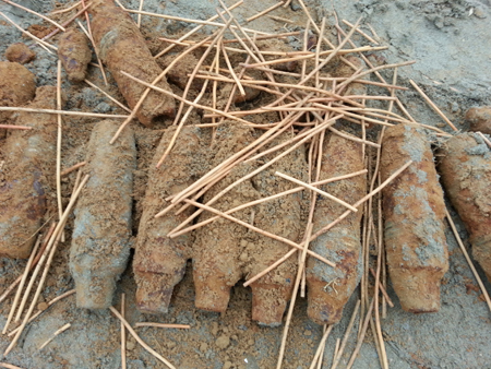 Phát hiện hàng chục quả đạn pháo chưa nổ trong khu dân cư