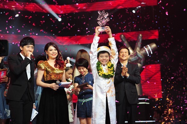Những ông lớn đang sống nhờ showbiz