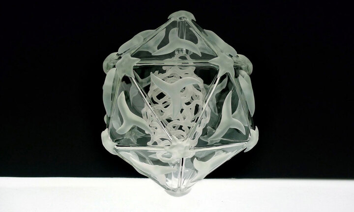 Vẻ đẹp của virus qua mô hình điêu khắc thủy tinh