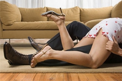 Bắt vợ nộp phạt gần nửa tỷ  VND cho mỗi lần ngoại tình