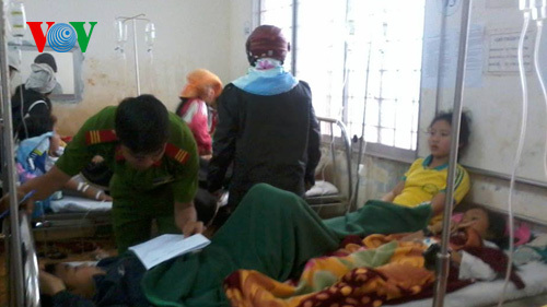 Chơi “quả nổ”, gần 40 học sinh nhập viện