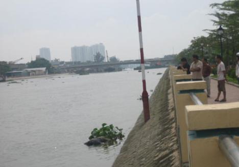 Phát hiện thi thể thiếu nữ lập lờ trôi trên sông