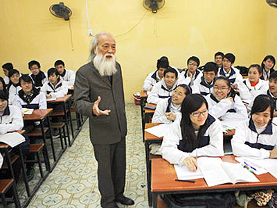 Dân mạng thích thú với lời chúc tết của thầy Văn Như Cương