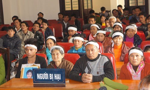 Dượng đâm chết cháu vì một xe đất