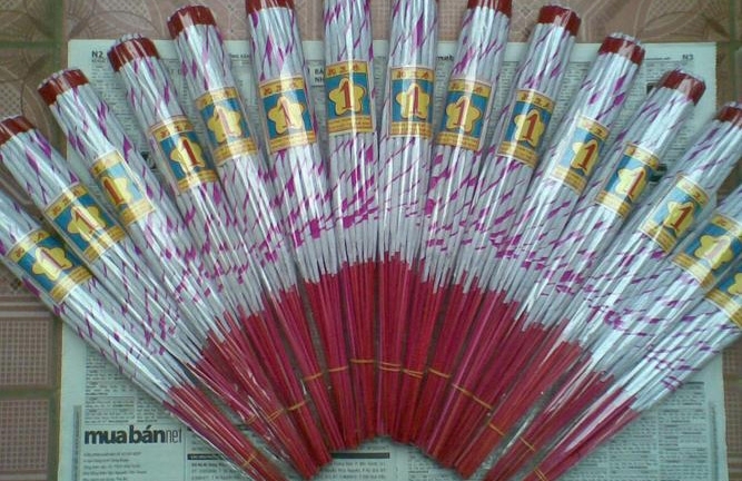 Ngậm ngùi thưởng Tết 2014: Chiếu cói, quần đùi, thảm lau chân