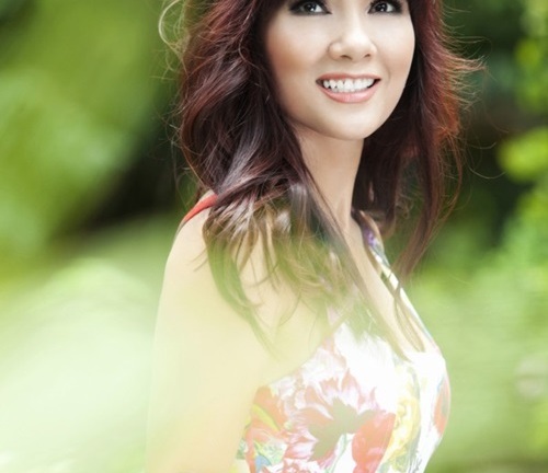 Nhan sắc Hoa hậu 45 tuổi Kiều Khanh trẻ trung như gái 20