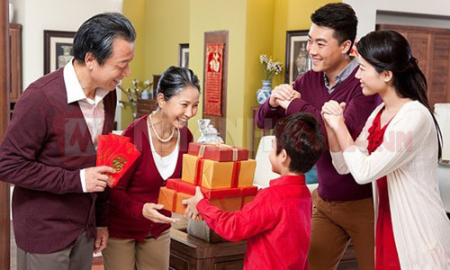 Dở khóc dở cười chuyện lì xì đầu năm