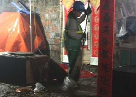 Công nhân vệ sinh  "nhàn nhã " trong tết