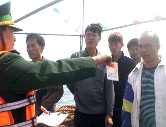 Tàu Trung Quốc xâm phạm lãnh hải Việt Nam bị cảnh cáo