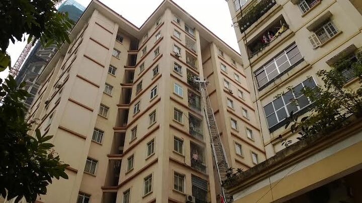 Hà Nội: Chung cư 11 tầng bốc cháy, nhiều người hoảng loạn