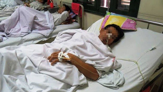 Thủng ruột vì que tăm 4cm