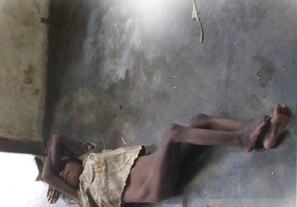 Xót xa hình ảnh cô bé  