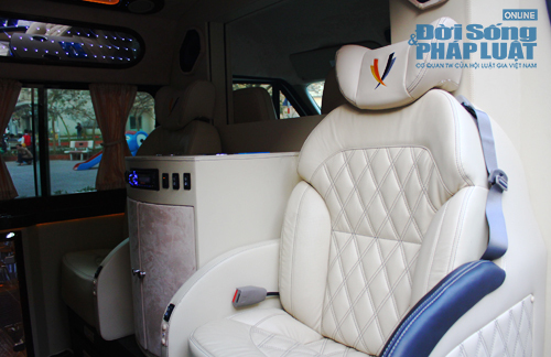 Video: Tận mục Ford Transit độ nội thất xa xỉ tại Việt Nam