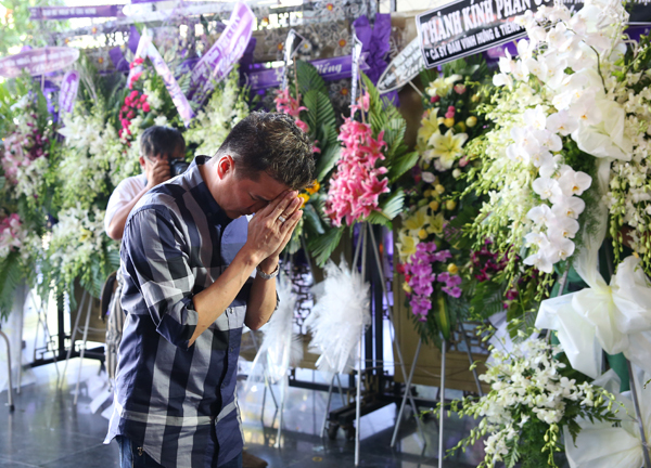 Sao Việt lặng lẽ viếng nhà văn Nguyễn Quang Sáng