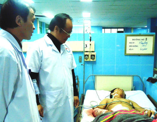 Cứu sống bệnh nhân bị lưỡi cưa cắt sâu nửa bụng