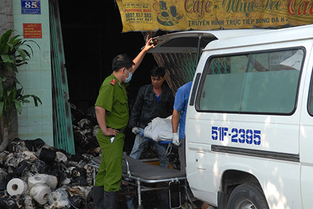 TP.HCM: Xưởng dệt bốc cháy trong đêm, một người thiệt mạng