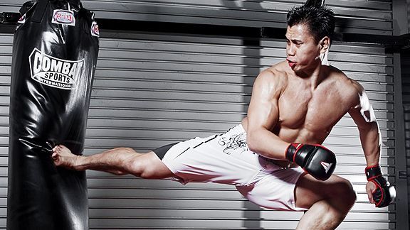 Video: Những đòn đánh đỉnh nhất của võ sỹ gốc Việt Nam