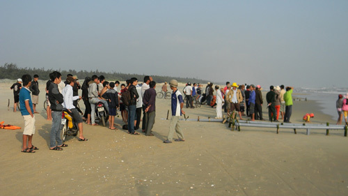 2 phụ nữ bị sóng cuốn trôi khi đi cào ốc