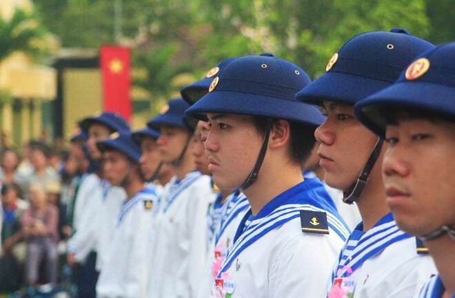 Nước mắt tiễn thanh niên nhập ngũ ở Sài Gòn