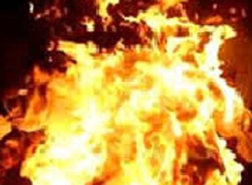 Nam thanh niên đổ xăng tự thiêu đã tử vong