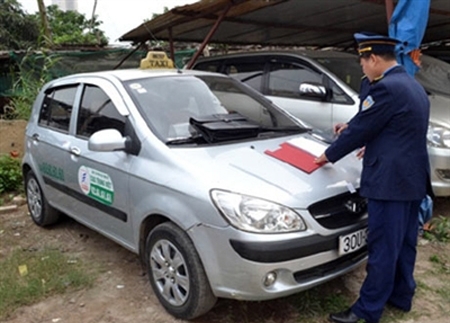Đi 3km, nữ tài xế taxi “chém” 1 triệu đồng