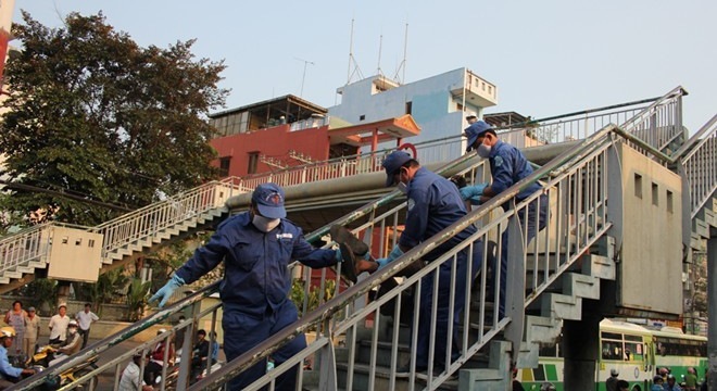 TP.HCM: Thanh niên gục chết trên cầu bộ hành