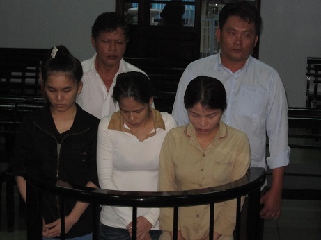 “Phù phép” mèo nhà thành hổ