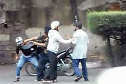 Thầy giáo bị chặn đánh trọng thương vì...nhắc nhở học sinh