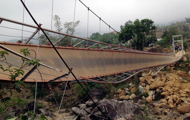 Triệu tập đơn vị, cá nhân nghi có liên quan đến vụ sập cầu treo