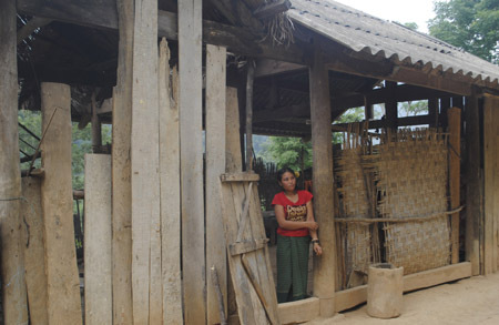 Vượt biên sang Lào “bắt vợ