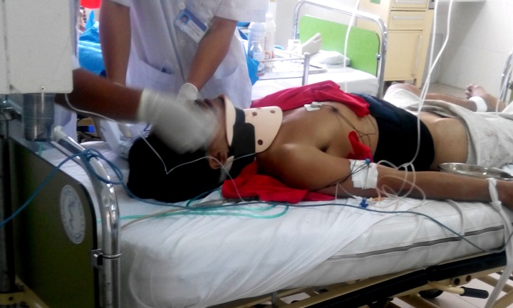 Nam thanh niên to khỏe vào bệnh viện nhảy lầu tự tử