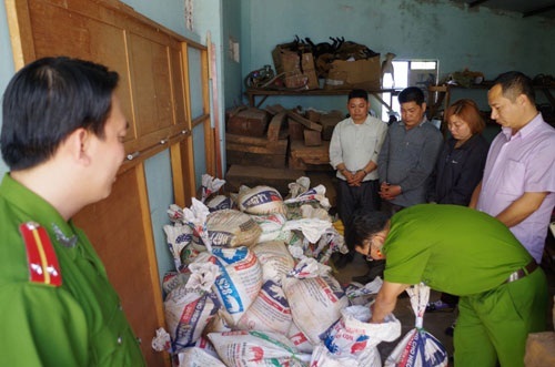 Triệt phá băng nhóm chuyên lừa đảo bán quặng vonfram giả
