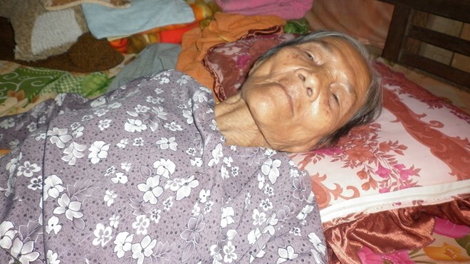 Thực hư con trai ép mẹ 92 tuổi uống thuốc sâu