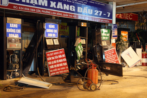 TP HCM: Nổ cây xăng do rò rỉ hơi xăng