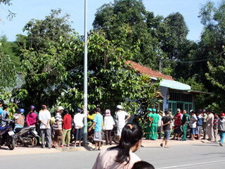 Bàng hoàng phát hiện xác vợ bên vũng máu