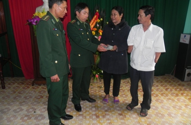 Chiến sĩ biên phòng trả lại 31 triệu cho người đánh rơi