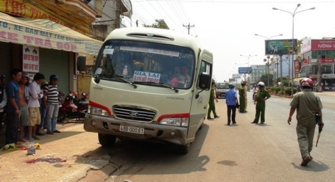 Xe khách đua nhau tông chết nữ cán bộ cục thống kê