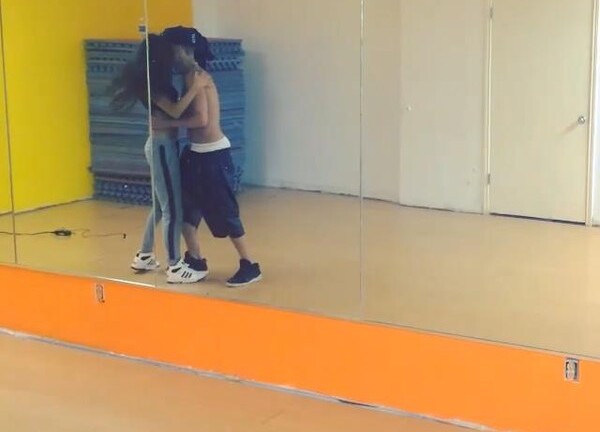 Clip: Justin Bieber khiêu vũ lãng mạn cùng Selena Gomez