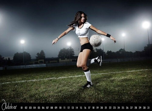 Video: Nữ cầu thủ bốc lửa cởi áo ăn mừng bàn thắng