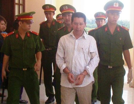 15 năm tù cho kẻ hiếp dâm 2 cháu bé hàng xóm