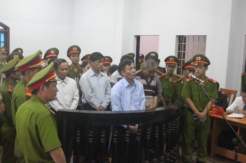 Tử hình cựu giám đốc chi nhánh ngân hàng nhận lót tay “xế hộp”