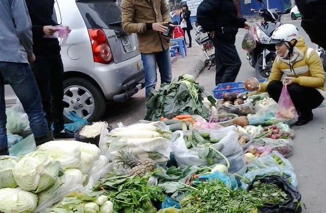 Khi mớ rau đắt ngang lạng thịt