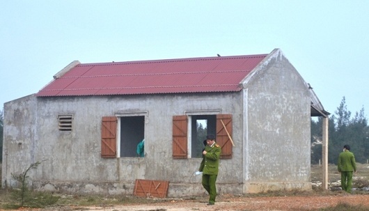 Phát hiện thi thể phụ nữ lõa thể trong nhà hoang