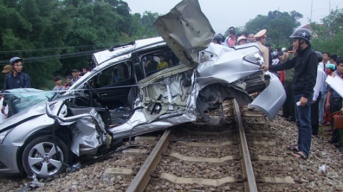 Tàu hỏa tông ôtô làm hai chiến sĩ Công an thiệt mạng