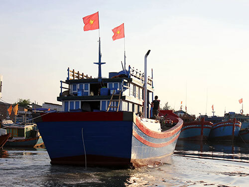Tàu nghĩa tình ra khơi bám biển, giữ vững chủ quyền