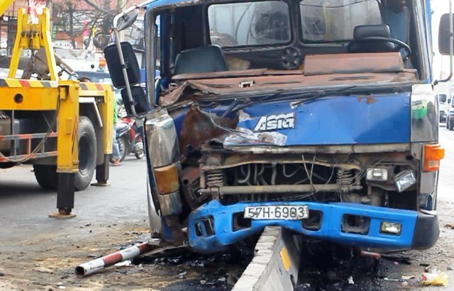 Xe tải cẩu diễn 